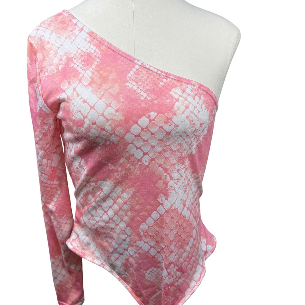 Pretty Little Thing Snake‎ Shoulder Bodysuit pink size 6 ballet core barbiecore